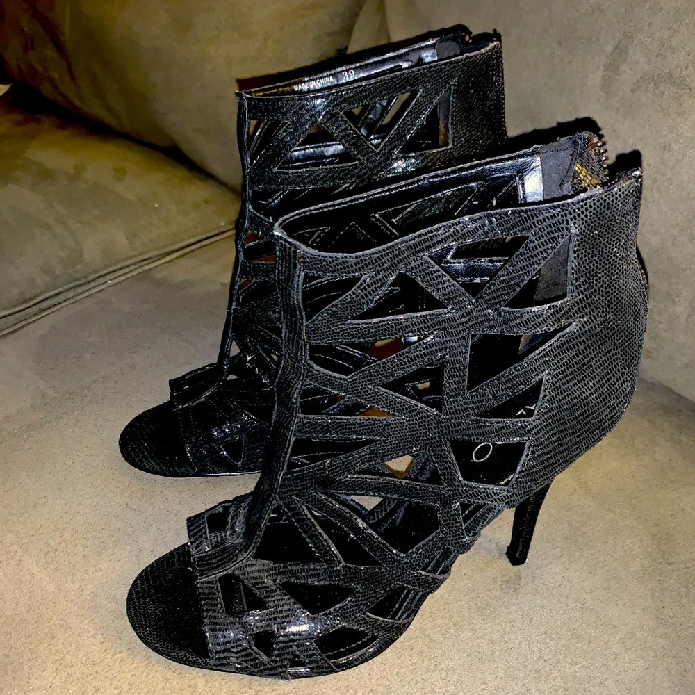 EUC Aldo peep toe heels size 39.